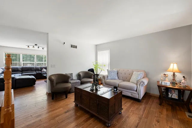 $405,000 | 1300 Cambria Drive, Joliet, IL 60431