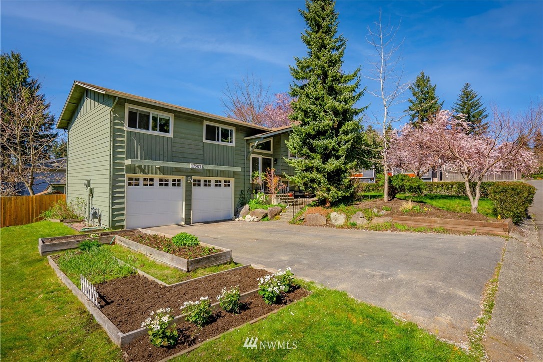 17504 Valley Cir Drive Bothell, WA 98012 - Photo 1 of 32 Gallery Image 1