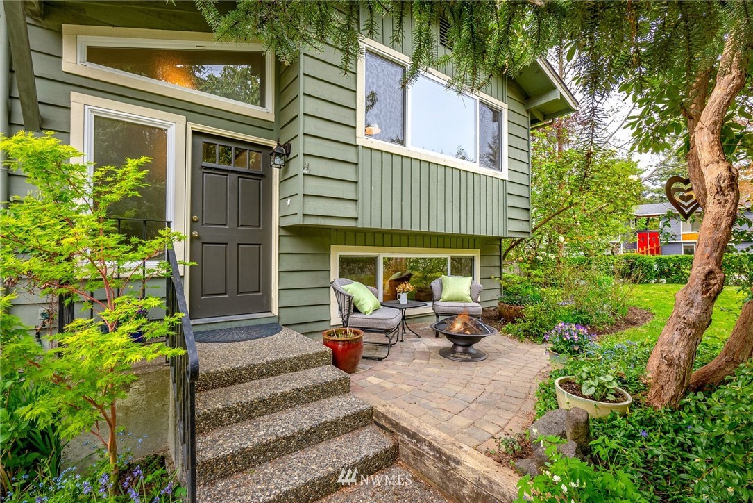 17504 Valley Cir Drive Bothell, WA 98012 - Photo 2 of 32 Gallery Image 2