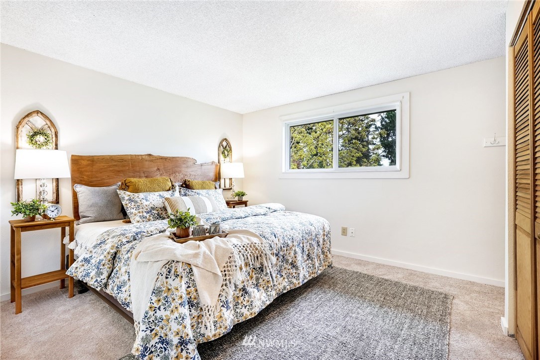 17504 Valley Cir Drive Bothell, WA 98012 - Photo 11 of 32 Gallery Image 11