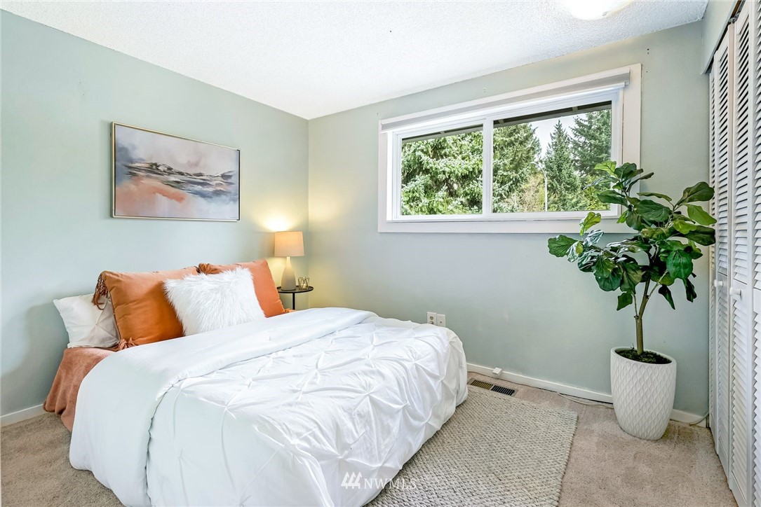 17504 Valley Cir Drive Bothell, WA 98012 - Photo 13 of 32 Gallery Image 13