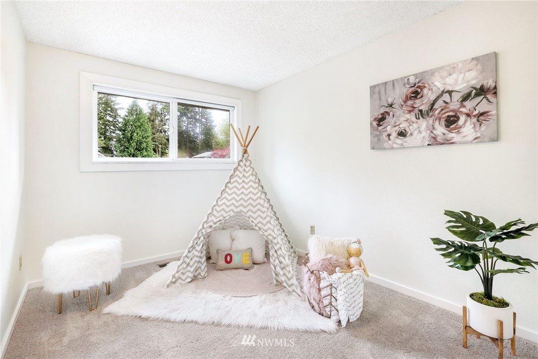 17504 Valley Cir Drive Bothell, WA 98012 - Photo 14 of 32 Gallery Image 14
