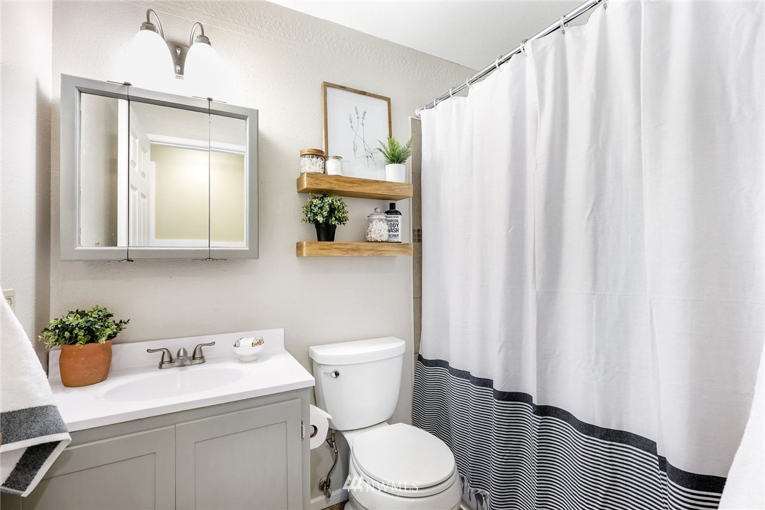 17504 Valley Cir Drive Bothell, WA 98012 - Photo 18 of 32 Gallery Image 18