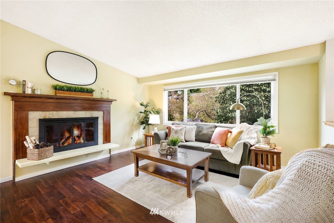 17504 Valley Cir Drive Bothell, WA 98012 - Photo 3 of 32 Gallery Image 3