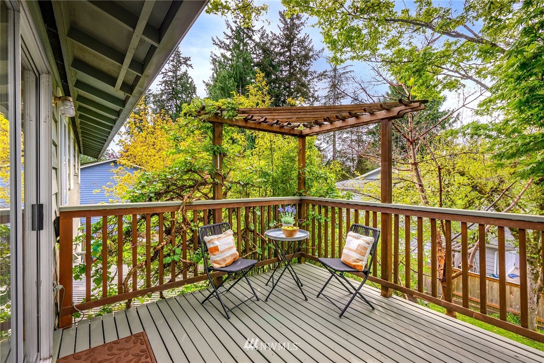 17504 Valley Cir Drive Bothell, WA 98012 - Photo 8 of 32 Gallery Image 8