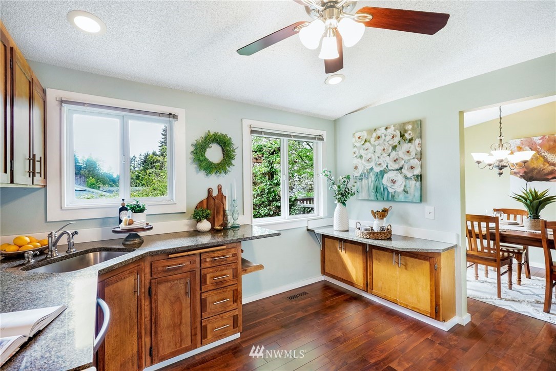 17504 Valley Cir Drive Bothell, WA 98012 - Photo 10 of 32 Gallery Image 10
