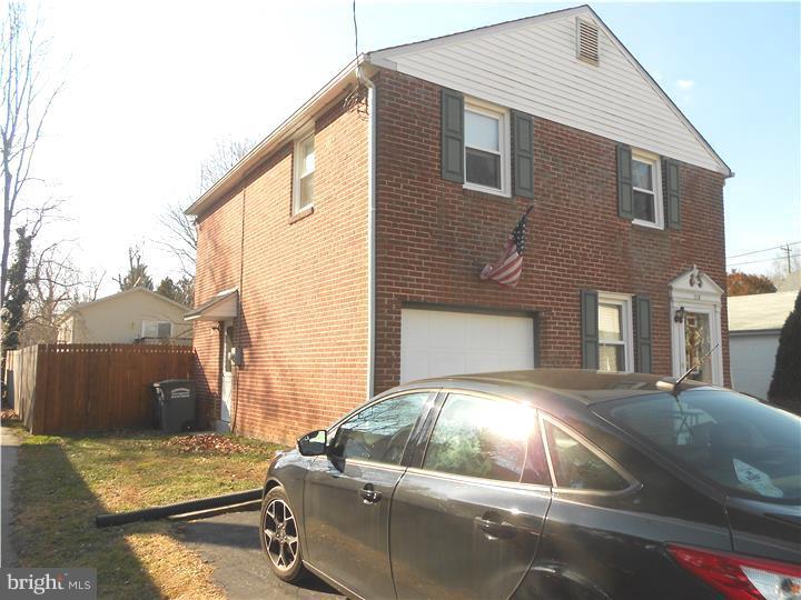 218 Beech Road Wallingford, PA 19086 - Photo 2 of 23 Driveway