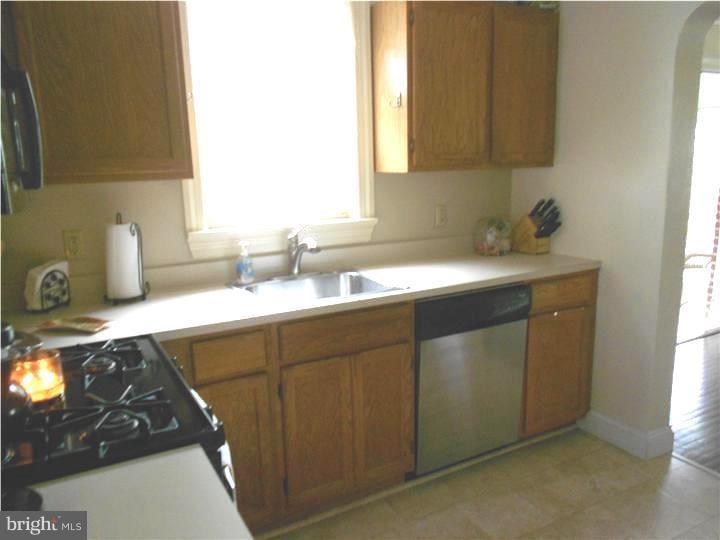 218 Beech Road Wallingford, PA 19086 - Photo 6 of 23 Kitchen