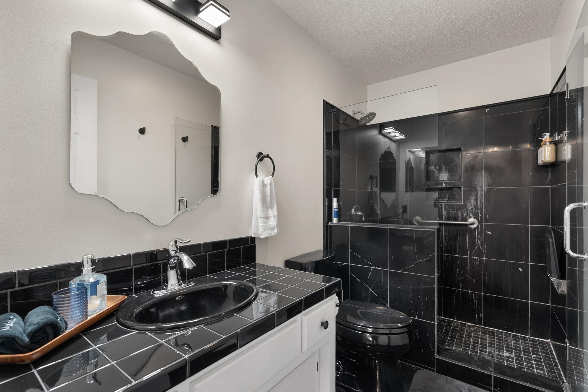 144 Amber Drive Inman, SC 29349 - Photo 19 of 38 Main level bathroom