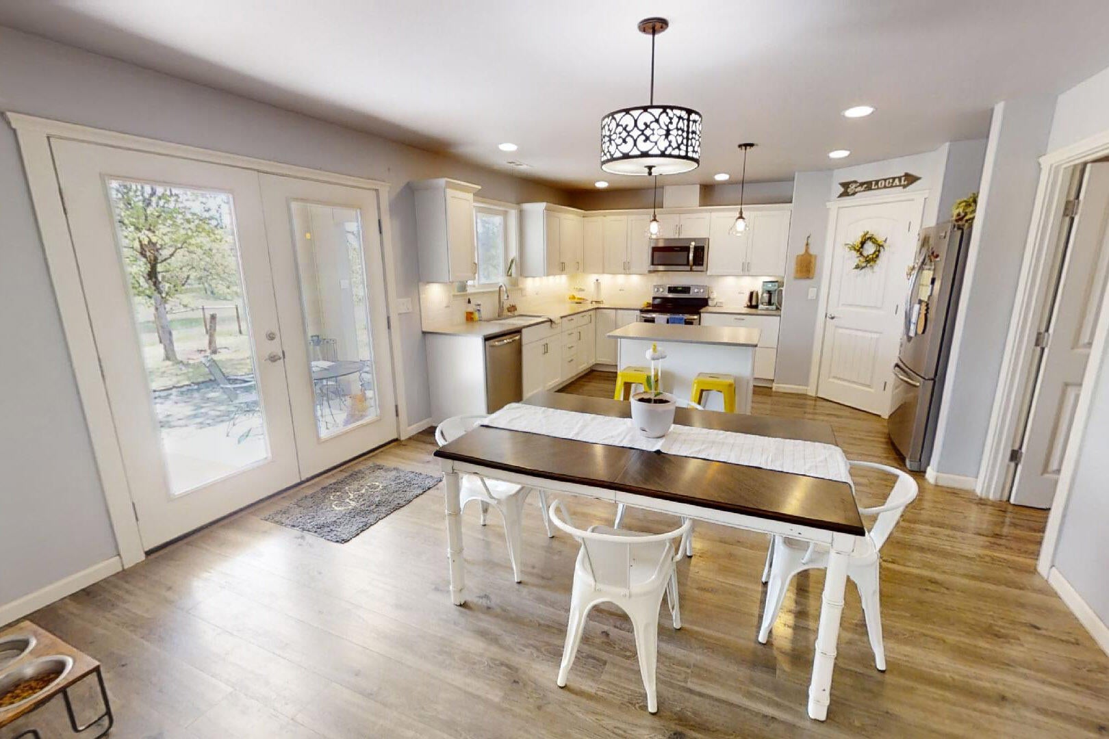 13822 Perry Road White City, OR 97503 - Photo 14 of 39 Open Kitchen & Dining with Back Patio Access.