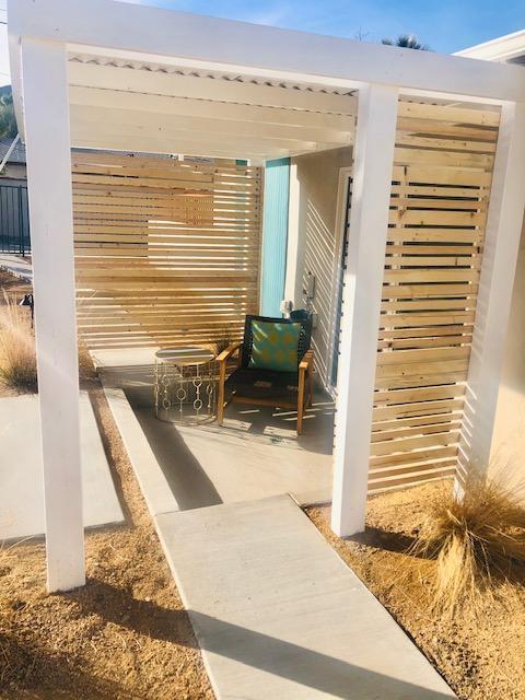 68195 Terrace Road Cathedral City, CA 92234 - Photo 6 of 33 a view of a balcony with chairs