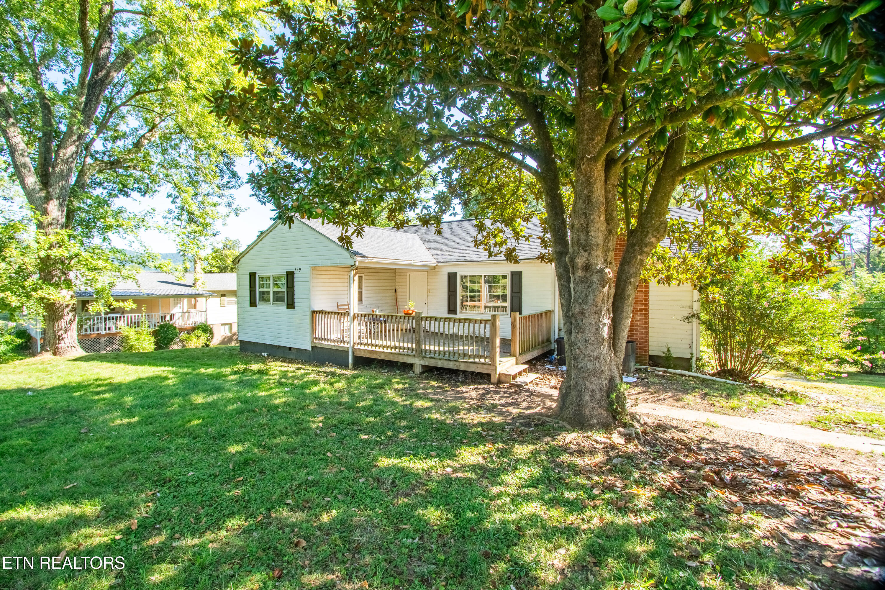 129 South High Knob Road La Follette, TN 37766 - Photo 2 of 17 DSC07014-HDR