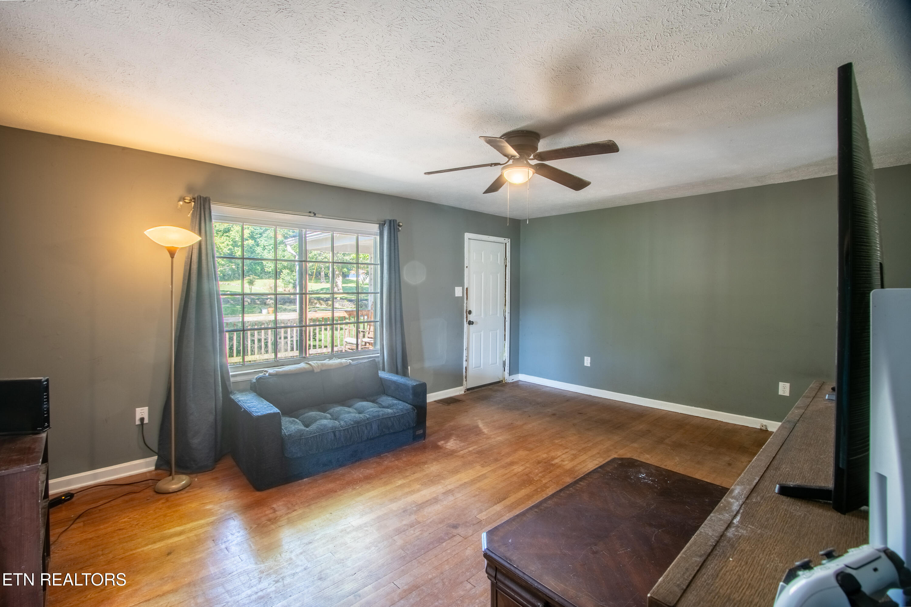 129 South High Knob Road La Follette, TN 37766 - Photo 3 of 17 DSC07059-HDR