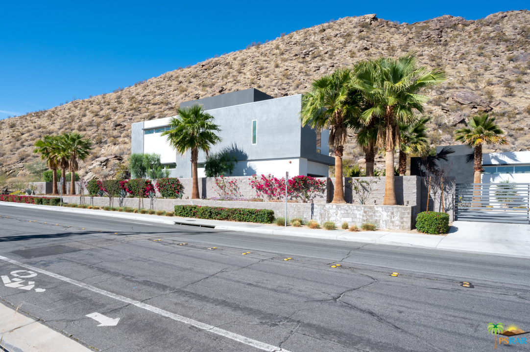 1521 South Belardo Road Palm Springs, CA 92264 - Photo 2 of 37