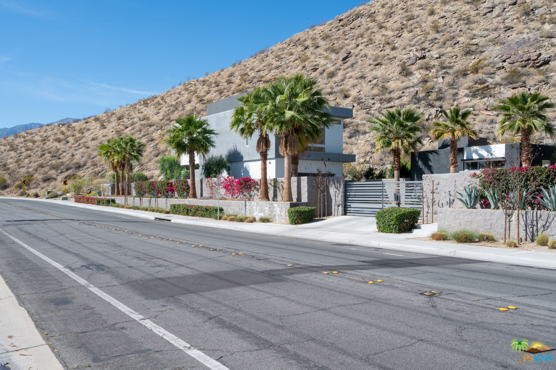 1521 South Belardo Road Palm Springs, CA 92264 - Photo 3 of 37