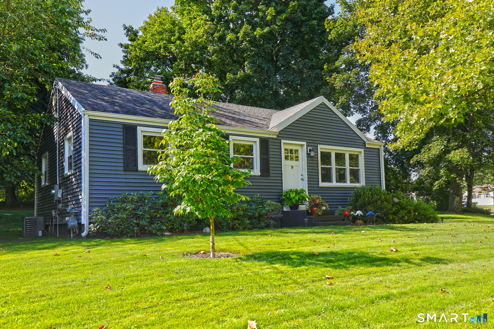 58 Round Hill Road Meriden, CT 06450 - Photo 3 of 27 Gallery Image 3