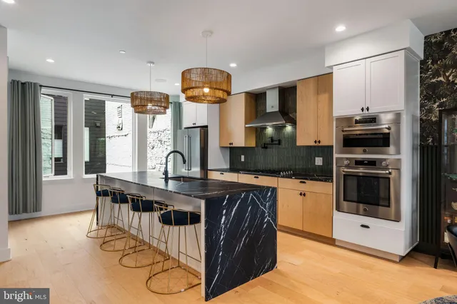 $1,189,900 | 175 West Oxford Street, Unit C1, Philadelphia, PA 19122