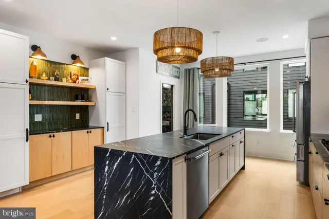 $1,189,900 | 175 West Oxford Street, Unit C1, Philadelphia, PA 19122