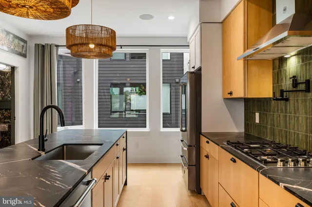 $1,189,900 | 175 West Oxford Street, Unit C1, Philadelphia, PA 19122