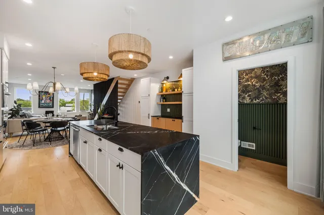 $1,189,900 | 175 West Oxford Street, Unit C1, Philadelphia, PA 19122