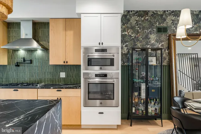 $1,189,900 | 175 West Oxford Street, Unit C1, Philadelphia, PA 19122