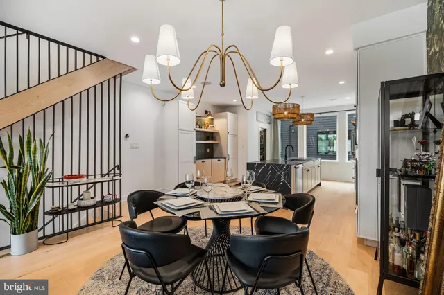 $1,189,900 | 175 West Oxford Street, Unit C1, Philadelphia, PA 19122