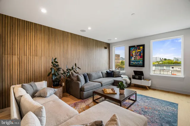 $1,189,900 | 175 West Oxford Street, Unit C1, Philadelphia, PA 19122