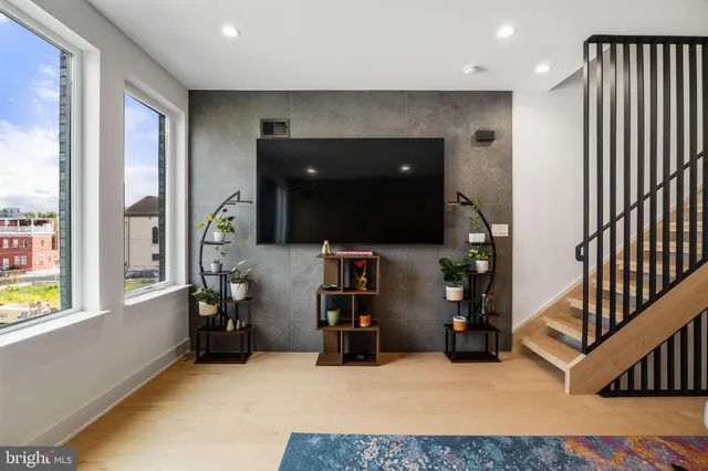 $1,189,900 | 175 West Oxford Street, Unit C1, Philadelphia, PA 19122