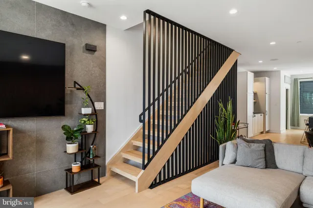 $1,189,900 | 175 West Oxford Street, Unit C1, Philadelphia, PA 19122