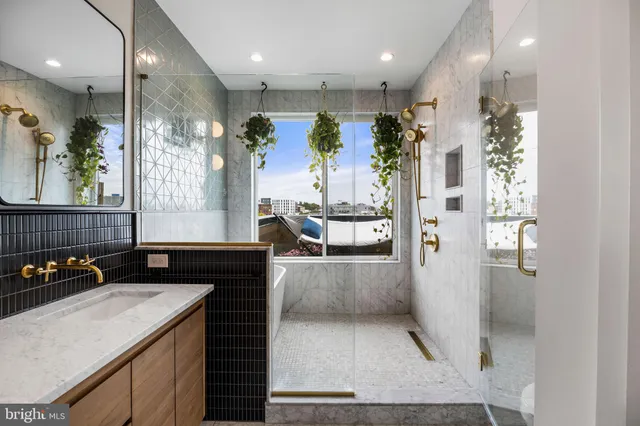 $1,189,900 | 175 West Oxford Street, Unit C1, Philadelphia, PA 19122