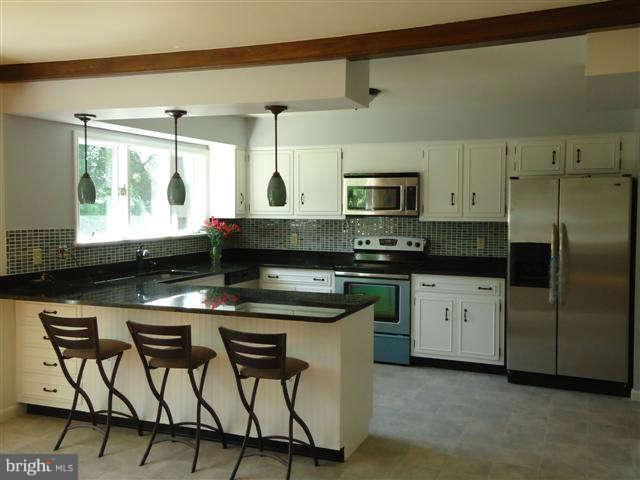 19718 Meadowbrook Road Hagerstown, MD 21742 - Photo 5 of 23 Kitchen