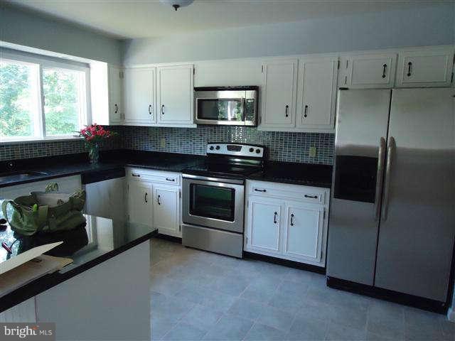 19718 Meadowbrook Road Hagerstown, MD 21742 - Photo 6 of 23 Kitchen