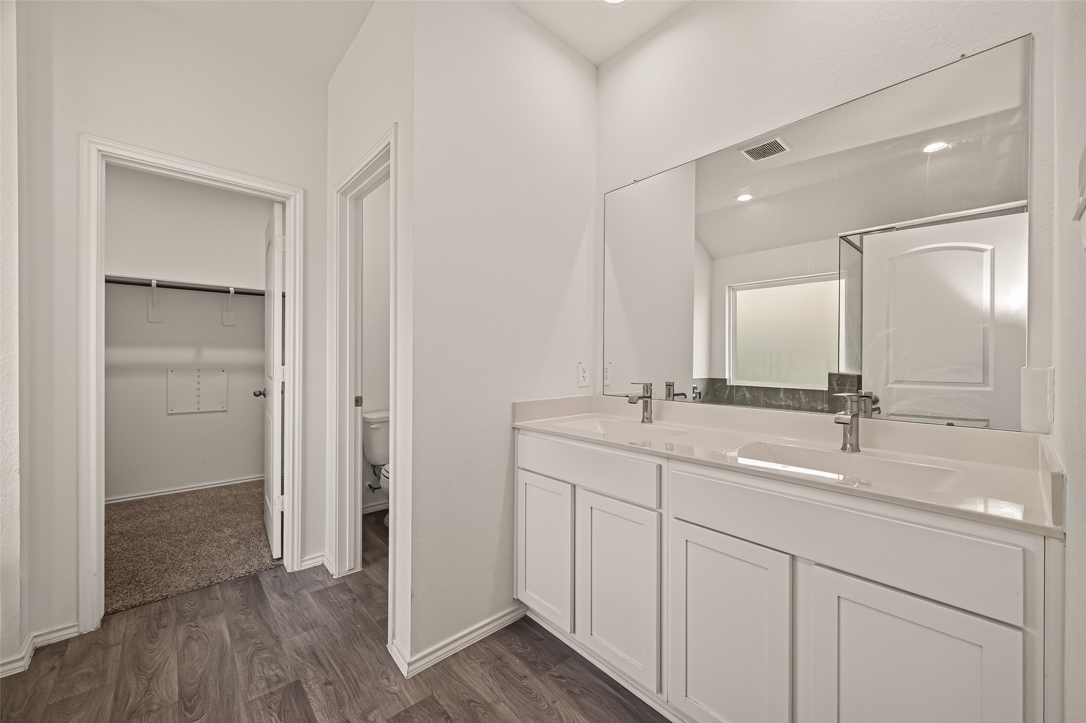 14224 Dream Road New Caney, TX 77357 - Photo 31 of 40 Primary bathroom w/ double sinks
