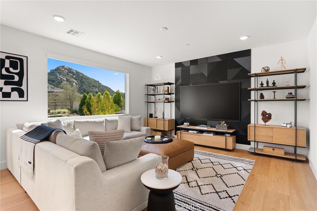 333 Canter Court Fallbrook, CA 92028 - Photo 5 of 73