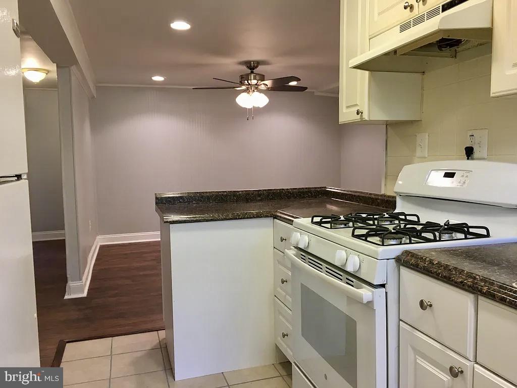 217 Bynum Ridge Road, Unit 6 Forest Hill, MD 21050 - Photo 5 of 16 Gas cooking!