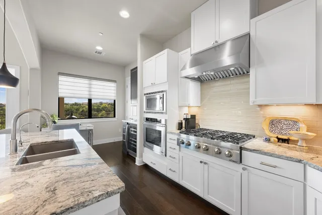 $1,150,000 | 8200 Southwest Parkway, Unit 604, Austin, TX 78735