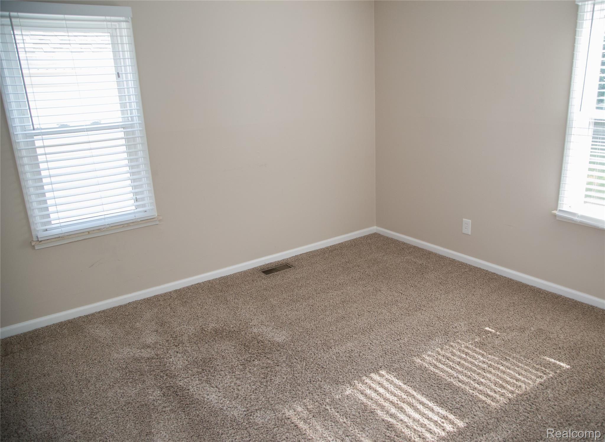 3710 Kent Road Royal Oak, MI 48073 - Photo 18 of 27 IMG_0505.jpg