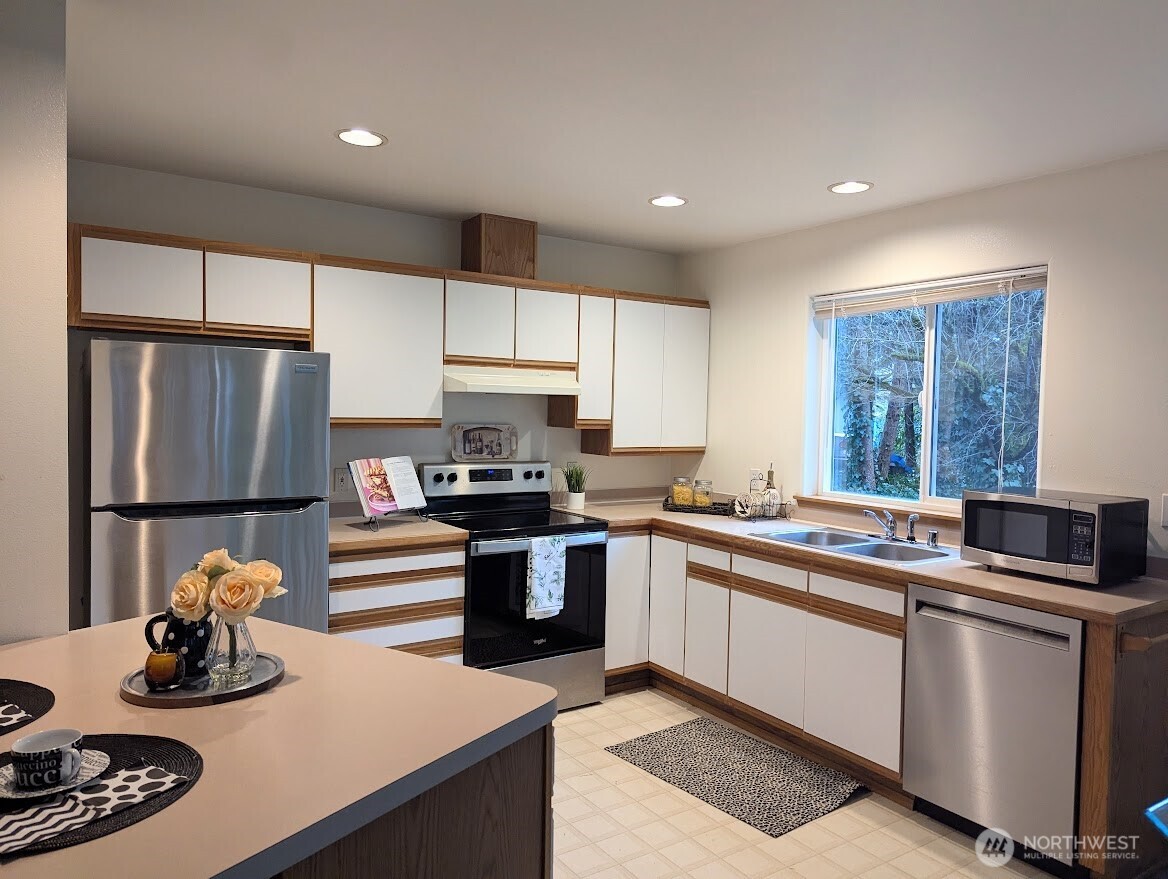 2007 99th Street East, Unit 1 Tacoma, WA 98445 - Photo 3 of 39