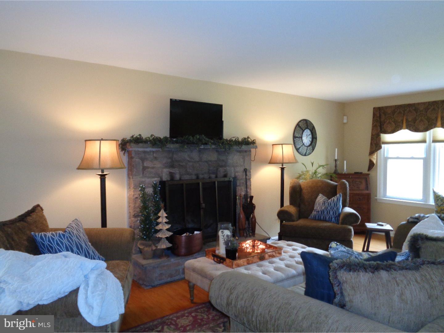 553 Beale Road Blue Bell, PA 19422 - Photo 3 of 23 Living Room