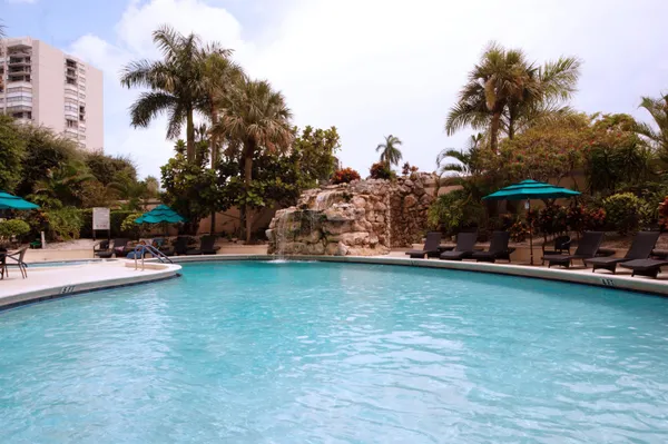 $3,900 | 2450 Presidential Way, Unit 208, West Palm Beach, FL 33401