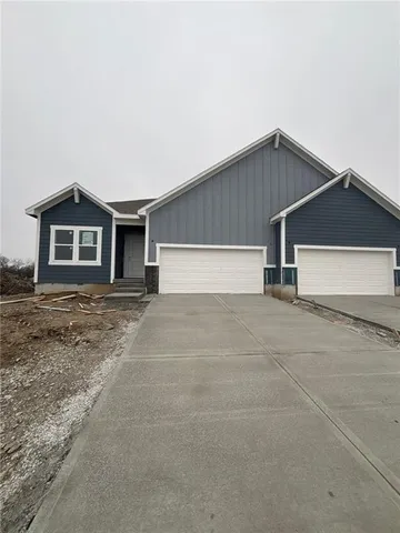 $342,897 | 1204 Southeast Windbreak Drive, Lee's Summit, MO 64081