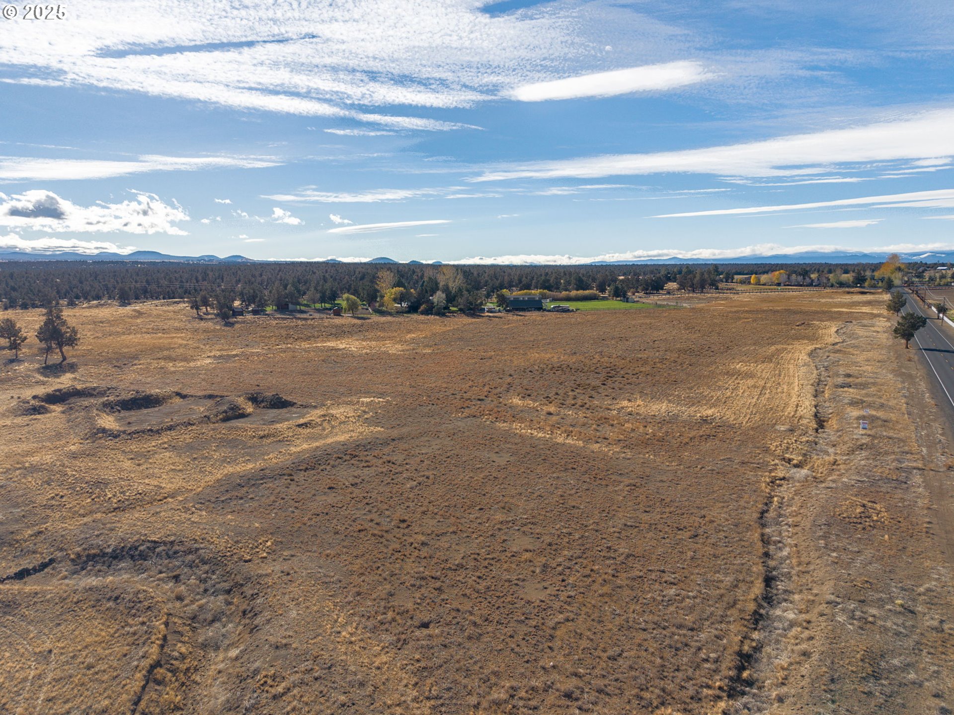 23755 Dodds Road Bend, OR 97701 - Photo 5 of 21