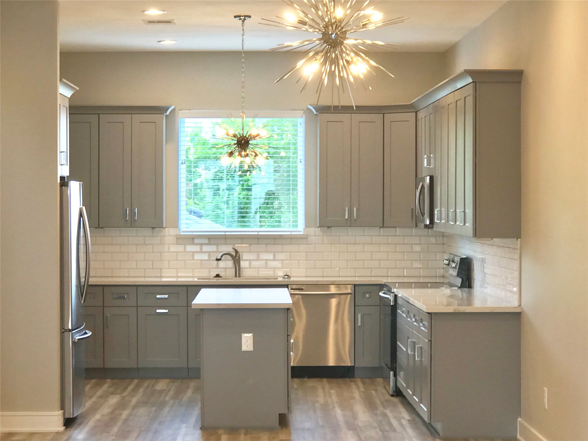 1111 Edwards Street Houston, TX 77007 - Photo 14 of 50 Beautiful cabinetry!