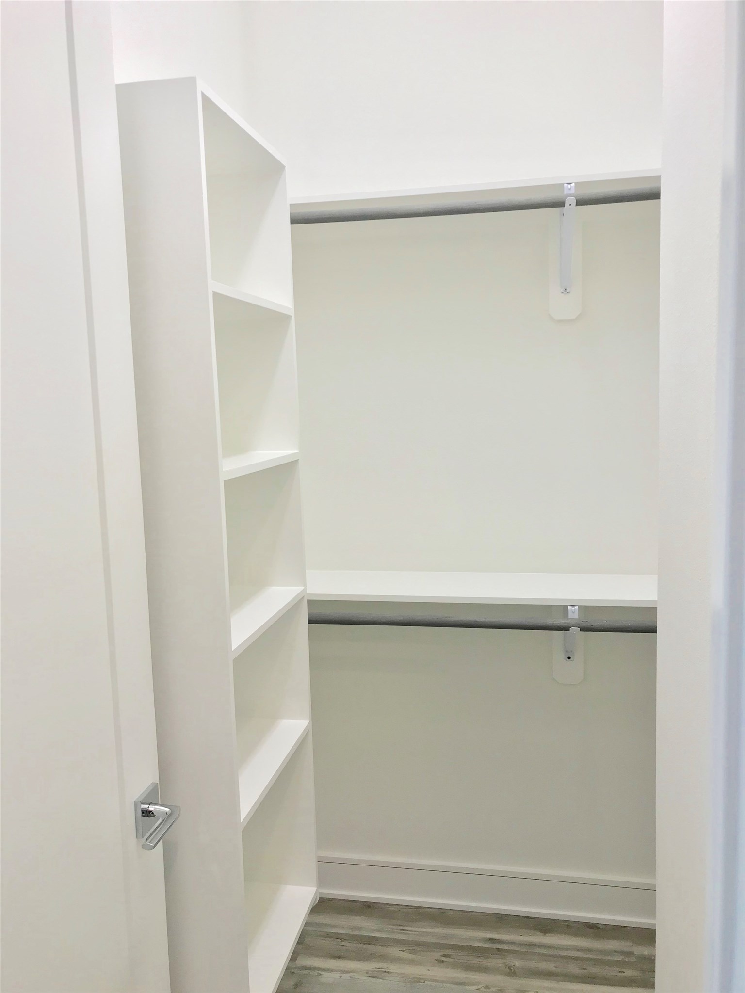 1111 Edwards Street Houston, TX 77007 - Photo 25 of 50 Built in shelving!