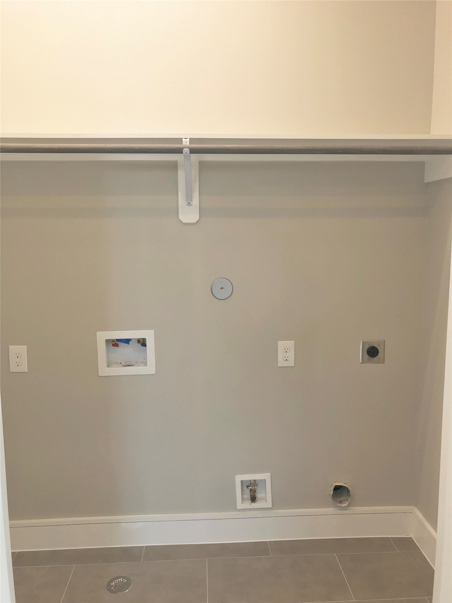 1111 Edwards Street Houston, TX 77007 - Photo 28 of 50 Laundry room on the third floor near the master!!