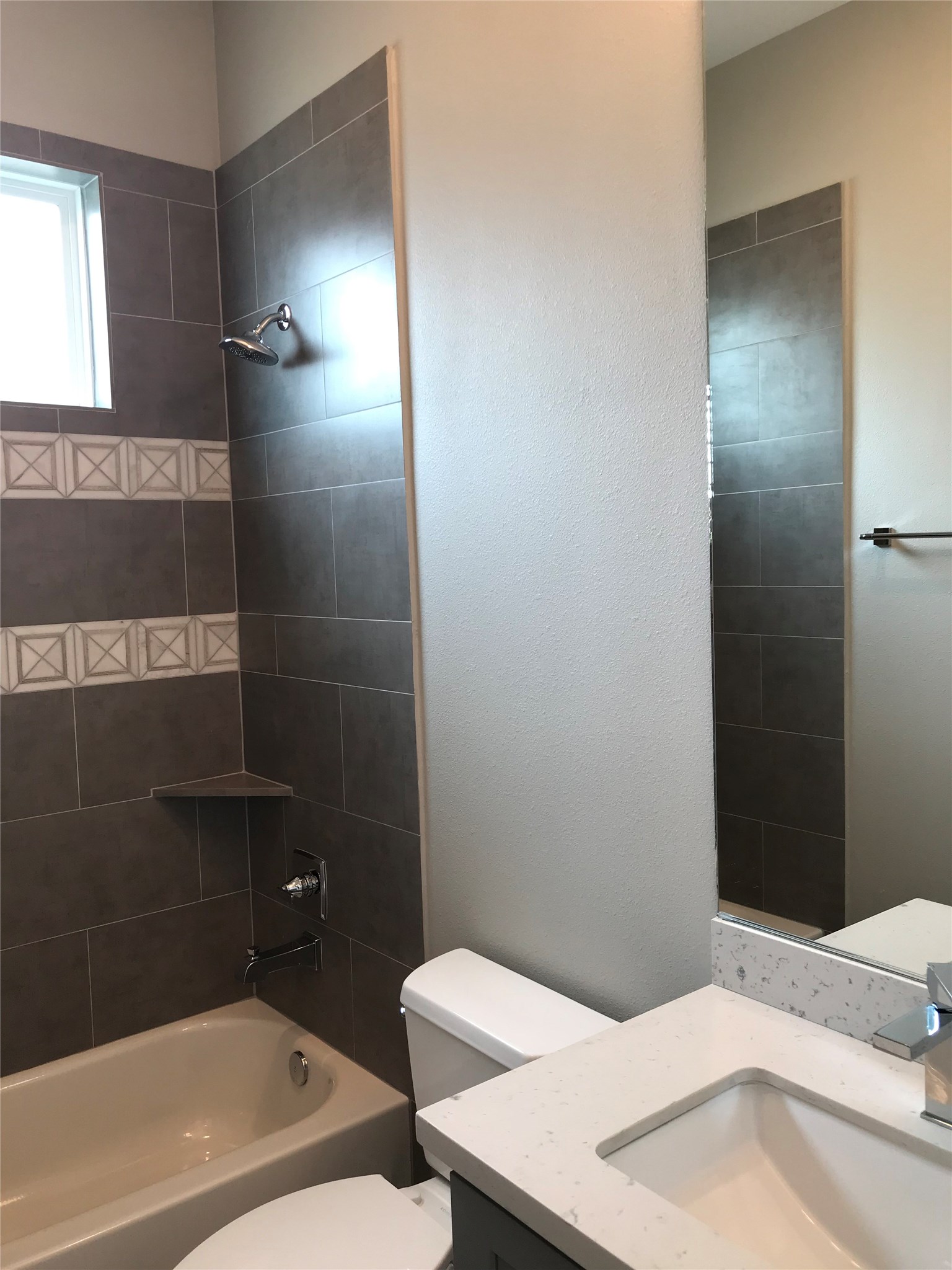 1111 Edwards Street Houston, TX 77007 - Photo 31 of 50 ....and its own bath right next door.