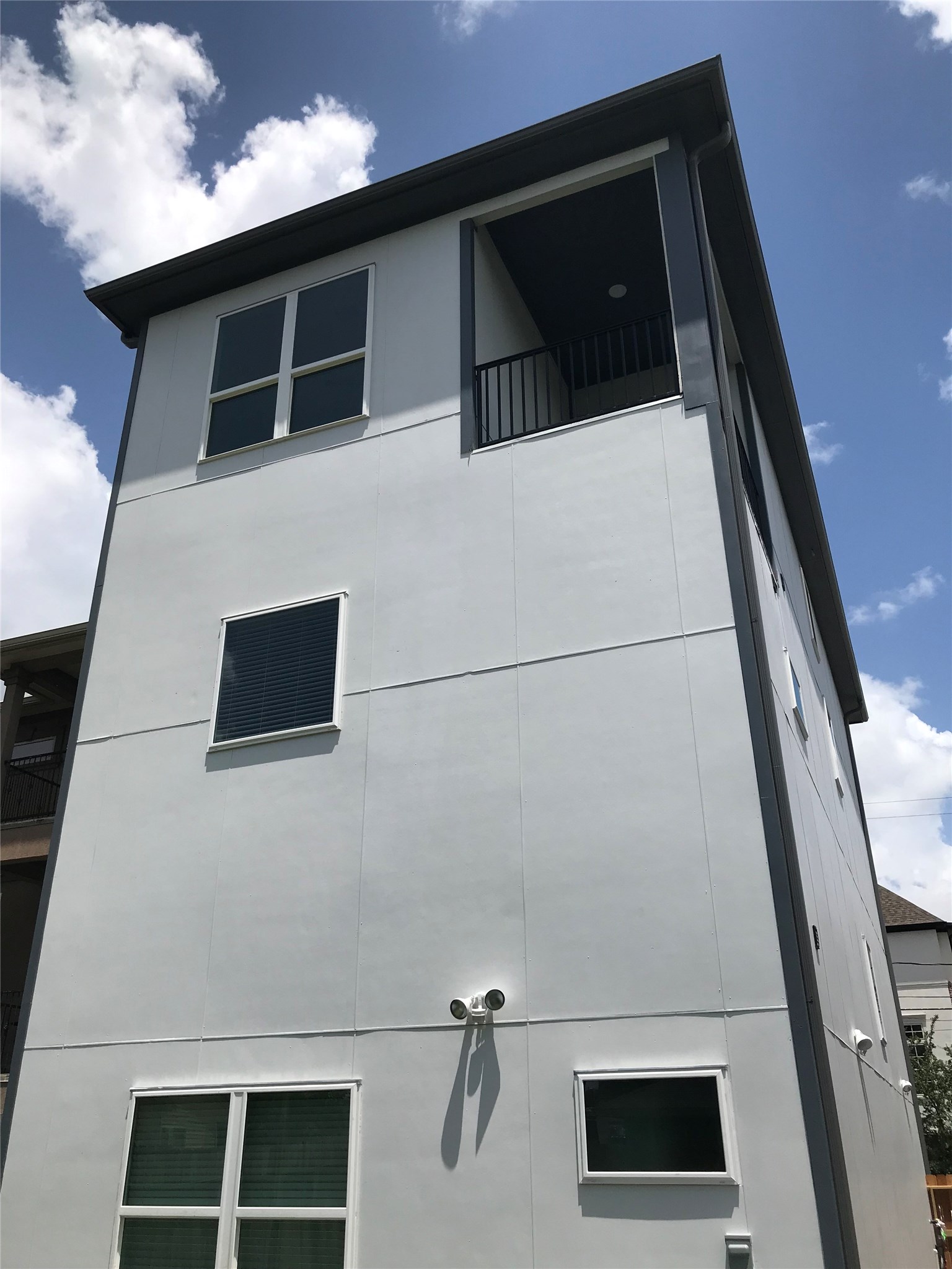 1111 Edwards Street Houston, TX 77007 - Photo 33 of 50 Notice the third floor deck with views of Downtown!! Perfect place for parties or sitting and enjoying your morning coffee!!