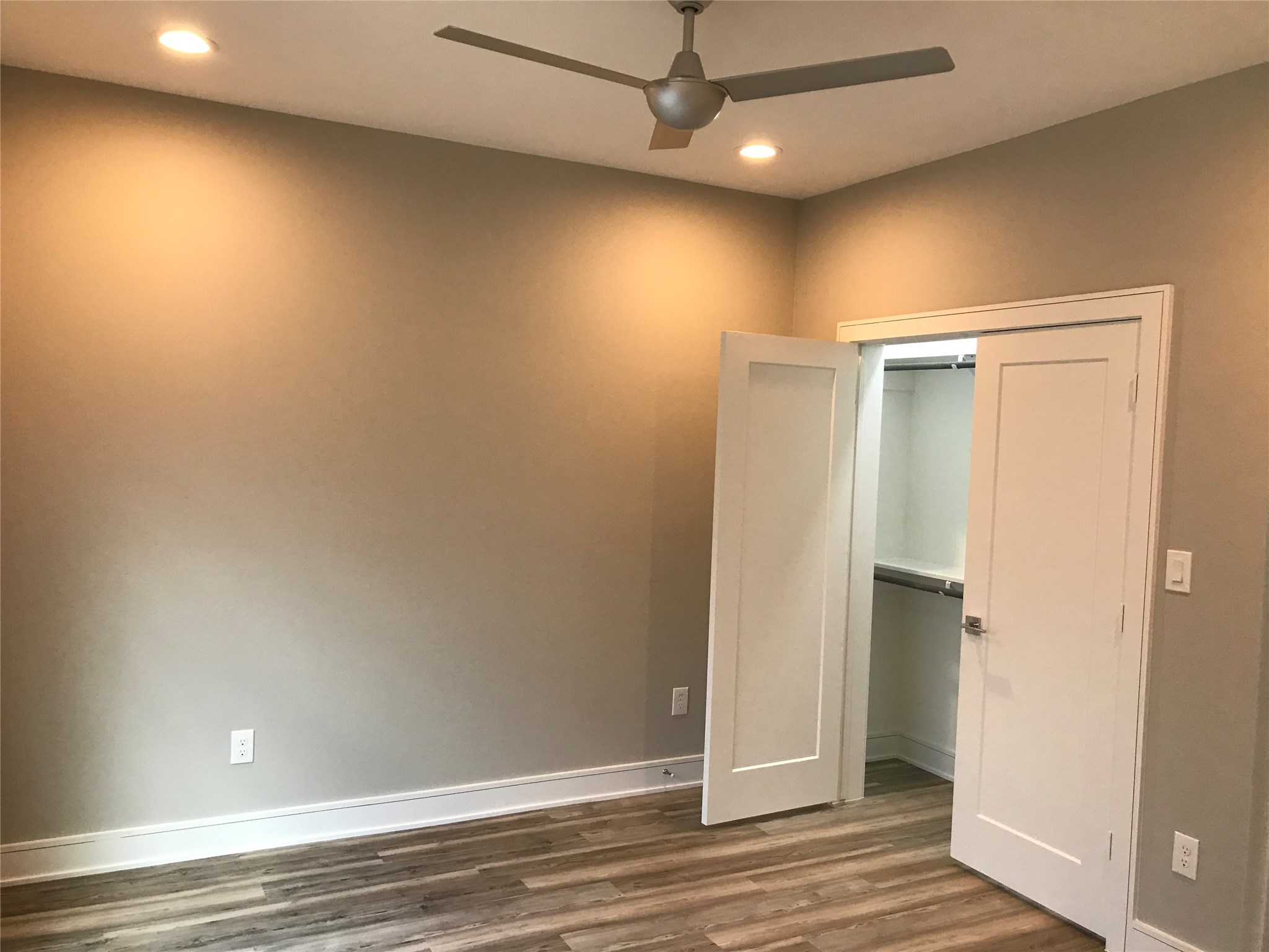 1111 Edwards Street Houston, TX 77007 - Photo 7 of 50 Tons of closets - great for storage!!