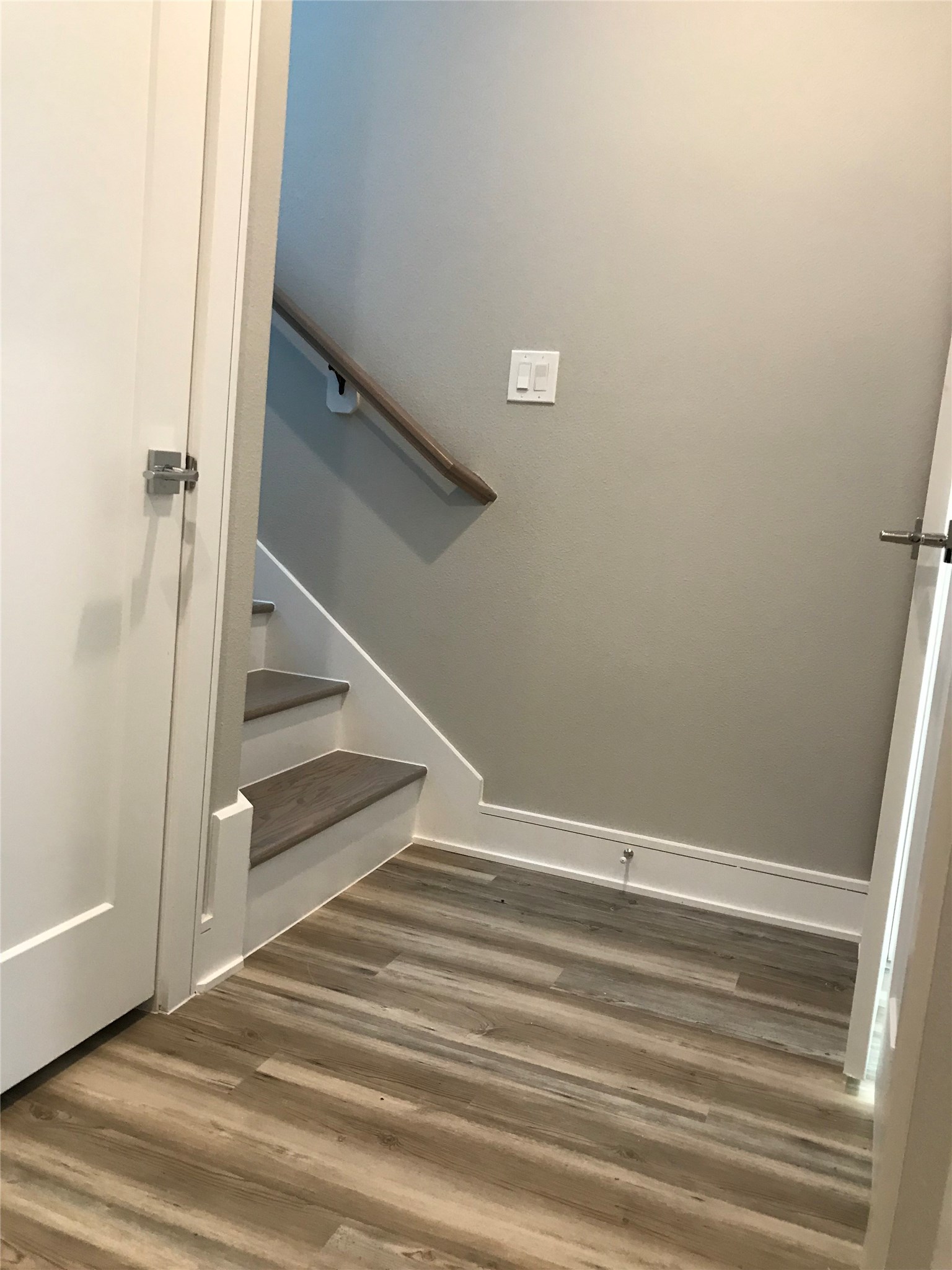 1111 Edwards Street Houston, TX 77007 - Photo 9 of 50 Vinyl Plank Flooring - looks like wood!! Easy to care for and maintain!