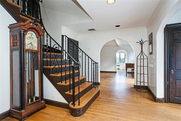 25 Dolphin Road Newton, MA 02459 - Photo 4 of 30 a view of entryway